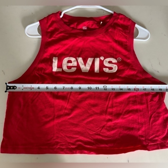 Levi’s Graphic Logo Cropped Tank Top - Picture 5 of 6